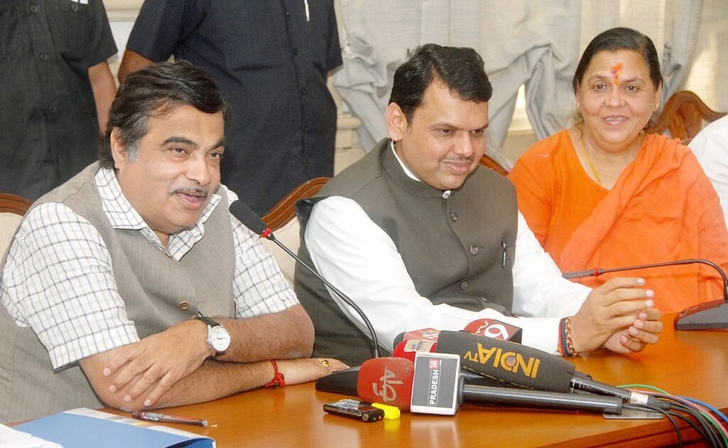 The Union Minister for Water Resources, River Development and Ganga Rejuvenation, Sushri Uma Bharti, the Union Minister for Road Transport & Highways and Shipping, Shri Nitin Gadkari and the Chie…