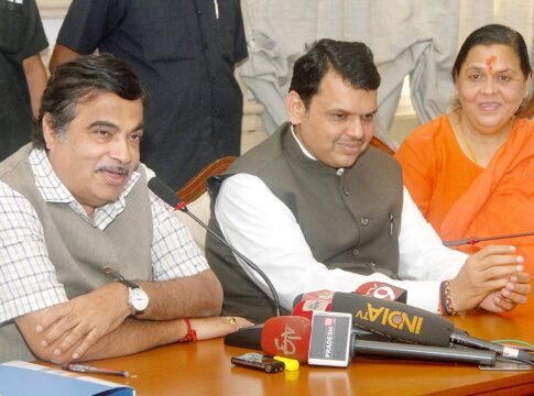 The Union Minister for Water Resources, River Development and Ganga Rejuvenation, Sushri Uma Bharti, the Union Minister for Road Transport & Highways and Shipping, Shri Nitin Gadkari and the Chie…