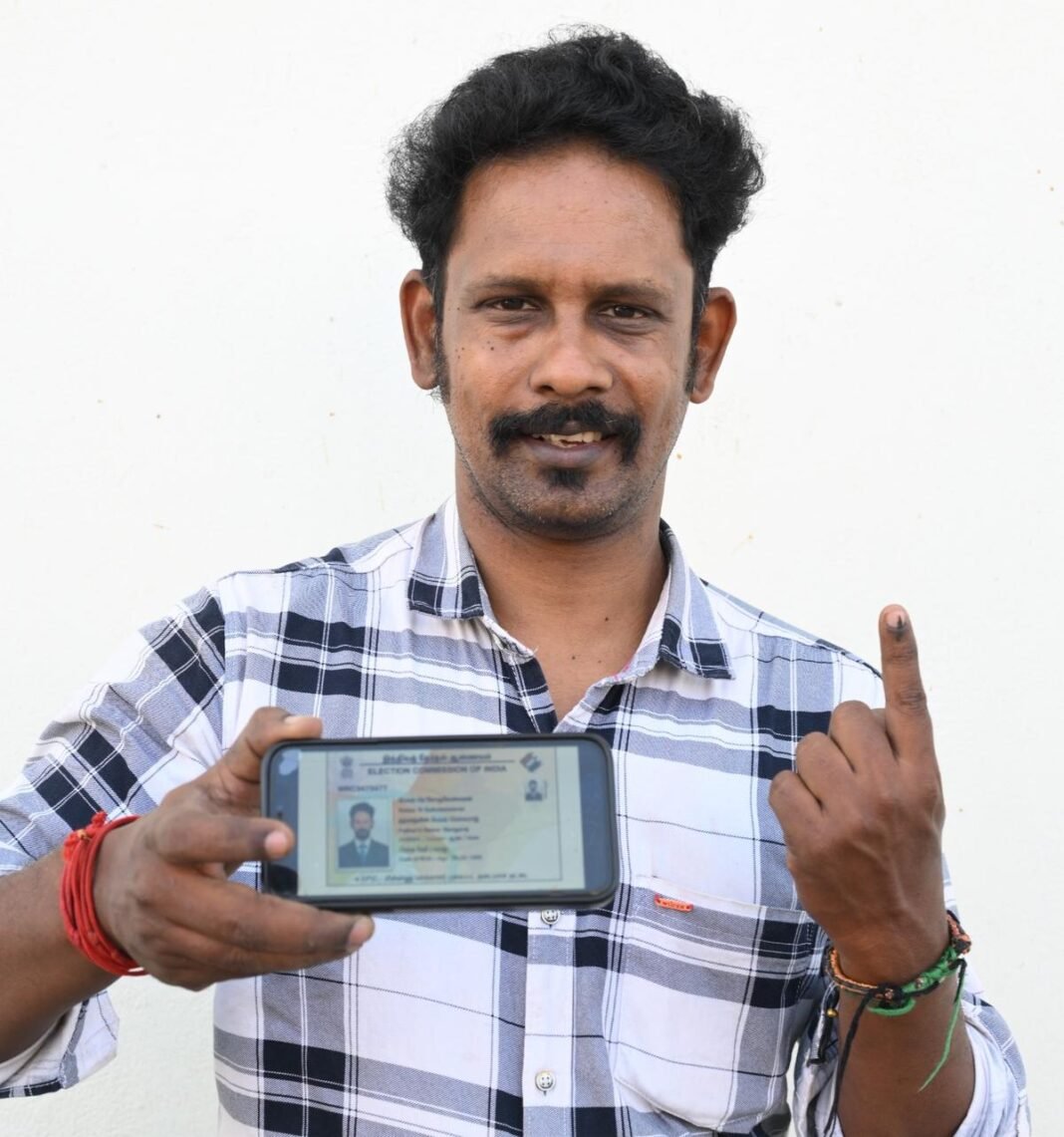 Tamil Nadu Election: Sri Lankan Refugee Becomes Indian Citizen, Casts First Vote at 40 Tamil Nadu Election: Sri Lankan Refugee Becomes Indian Citizen, Casts First Vote at 40