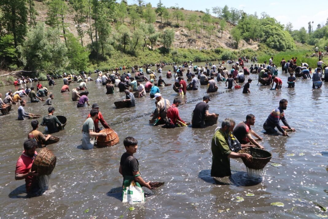 South Kashmir Festival Revives Ancient Spring Cleaning Tradition South Kashmir Festival Revives Ancient Spring Cleaning Tradition