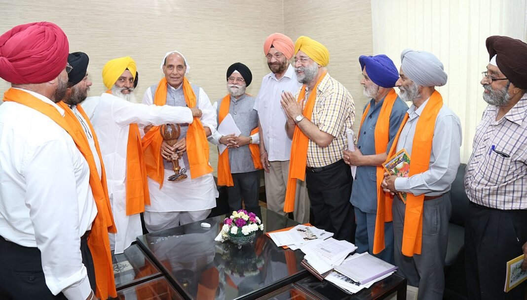 Jammu and Kashmir: APSCC Extends Eid-ul-Adha Greetings, Emphasizes Harmony A delegation of All Parties Sikh Coordination Committee, Kashmir, meeting the Union Home Minister, Shri Rajnath Singh, in New Delhi on June 23, 2016.
