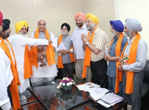 A delegation of All Parties Sikh Coordination Committee, Kashmir, meeting the Union Home Minister, Shri Rajnath Singh, in New Delhi on June 23, 2016.