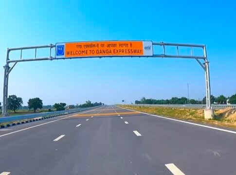 It is photo of ganga expressway in prayagraj km 600 It is photo of ganga expressway in prayagraj km 600
