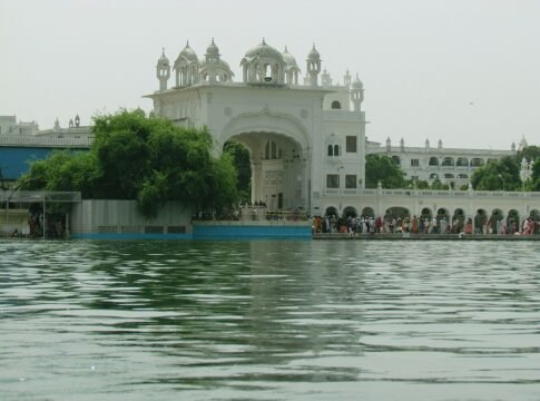 Dukh Bhanjani Ber tree and entrance gate near the Langar at the Golden Temple. Dukh Bhanjani Ber tree and entrance gate near the Langar at the Golden Temple.