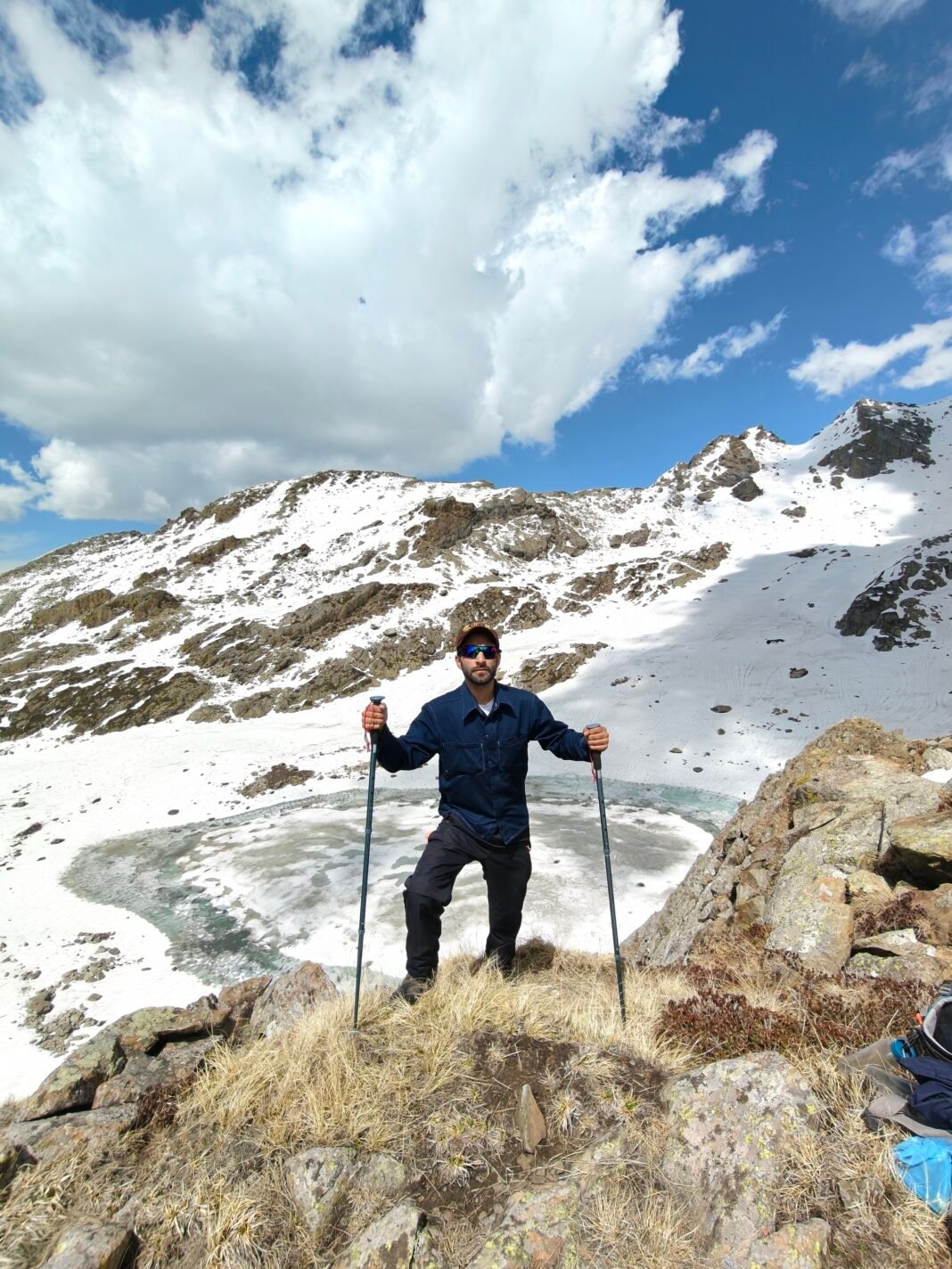 Kashmir Mountaineer Zubair Firdous Reaches 200-Alpine-Lake Milestone After Years of Exploration Kashmir Mountaineer Zubair Firdous Reaches 200-Alpine-Lake Milestone After Years of Exploration