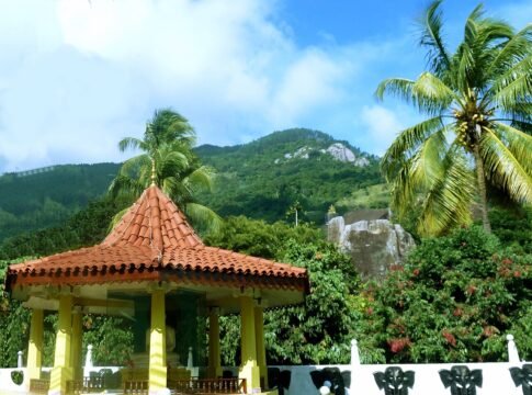 The Buddhist temple Aluvihare Rock Temple (also called Matale Alu Viharaya), Aluvihare, Matale