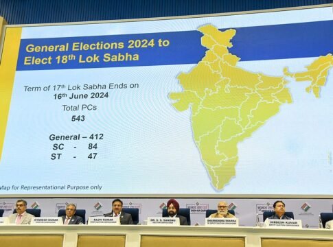 The Chief Election Commissioner, Shri Rajiv Kumar along with the Election Commissioners, Shri Gyanesh Kumar and Dr Sukhbir Singh Sandhu addressing a press conference on announce the Schedule for Gene…