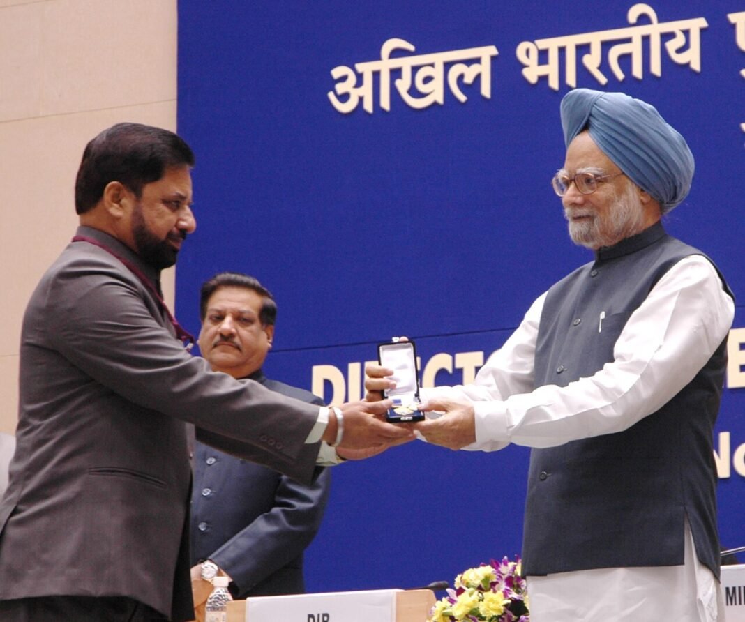 Amritsar Police Station Blast Scare: Investigations Reveal Burst Tyre The Prime Minister, Dr. Manmohan Singh gave away the President's Police Medal to Shri Avtar Singh, Deputy Central Intelligence officer, Amritsar for distinguished services on the occasion of Independ…