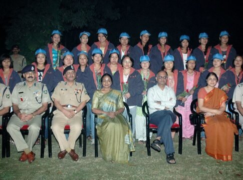 The Union Minister for Social Justice & Empowerment, Smt. Meira Kumar with a group of students from the border districts of Arunachal Pradesh, in New Delhi on November 07, 2008.