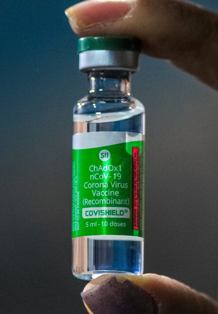 Флакон з вакциною COVISHIELD (вироблена в Індії версія Oxford AstraZeneca)