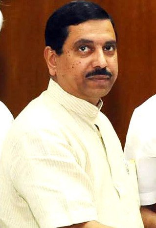 Karnataka Leaders Meet in Delhi to Advocate for State’s Pending Demands Amid Drought Concerns A delegation of MPs from Karnataka along with the Union Minister for Chemicals and Fertilizers, Shri Ananth Kumar and the Union Minister for Law & Justice, Shri D.V. Sadananda Gowda meeting the M…