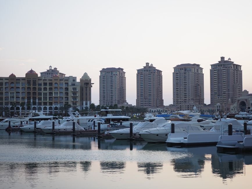 India Declares National Mourning for Qatar’s Former Amir Beautiful evening view of luxury yachts at a marina in Doha, Qatar with tall buildings in the background.