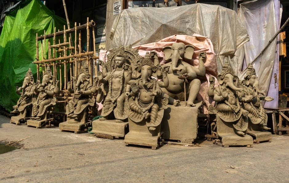 Maharashtra’s Pen Reels from Devastating Floods Ahead of Ganesh Chaturthi Clay statues of Lord Ganesh lined up outdoors in traditional workshop.