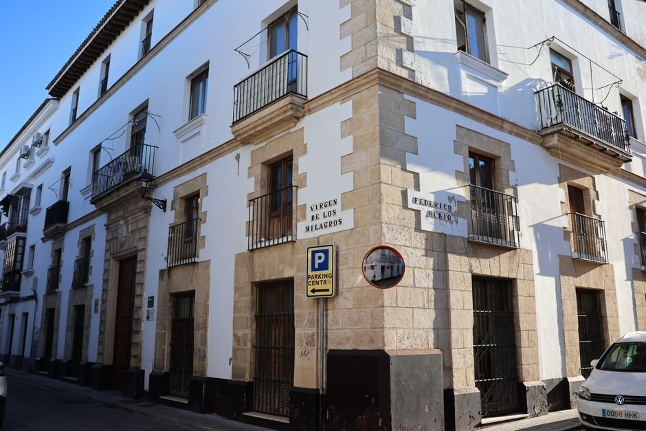 US Senator’s Influence on Venezuela’s Governance and Finances Examined Elegant corner building in El Puerto de Santa María, highlighting classic Andalusian architecture.
