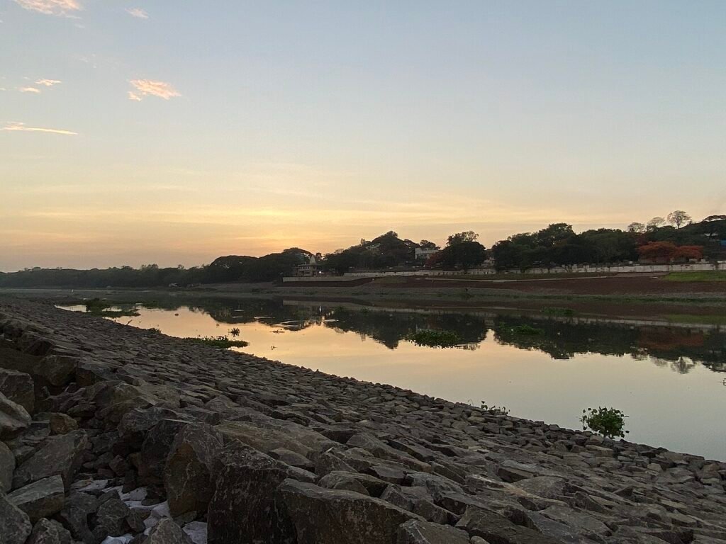 Evening on confluence of Mula-Mutha river banks, Bund Garden, Pune