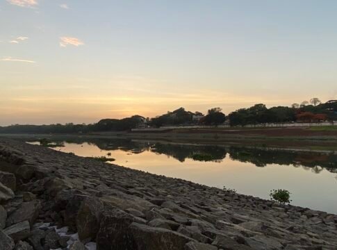 Evening on confluence of Mula-Mutha river banks, Bund Garden, Pune Evening on confluence of Mula-Mutha river banks, Bund Garden, Pune