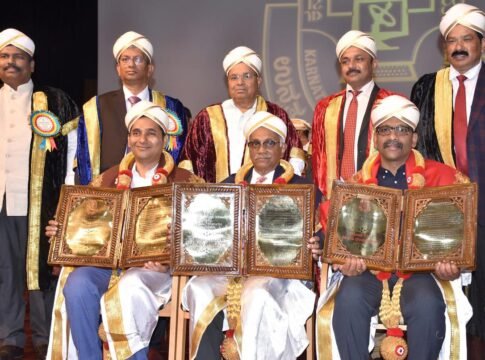 Governor Thaawarchand Gehlot conferring honorary doctorate on Anand Sankeshwar, A.V. S. Murthy and E.S. Chakravarthy, at the 17th convocation of KSOU in Mysuru Governor Thaawarchand Gehlot conferring honorary doctorate on Anand Sankeshwar, A.V. S. Murthy and E.S. Chakravarthy, at the 17th convocation of KSOU in Mysuru