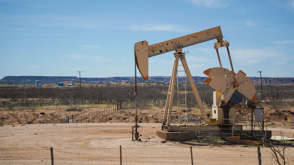 Indian Stock Markets Surge as Crude Oil Prices Plummet Amid Easing West Asia Tensions Industrial oil pumpjack in a desert setting under a clear blue sky, illustrating oil extraction technology.