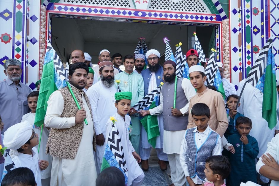 Punjab Bandh Over Sikh Prisoners’ Release Sees Mixed Response in Ludhiana A diverse group of men and boys in traditional attire holding flags at a ceremonial event.