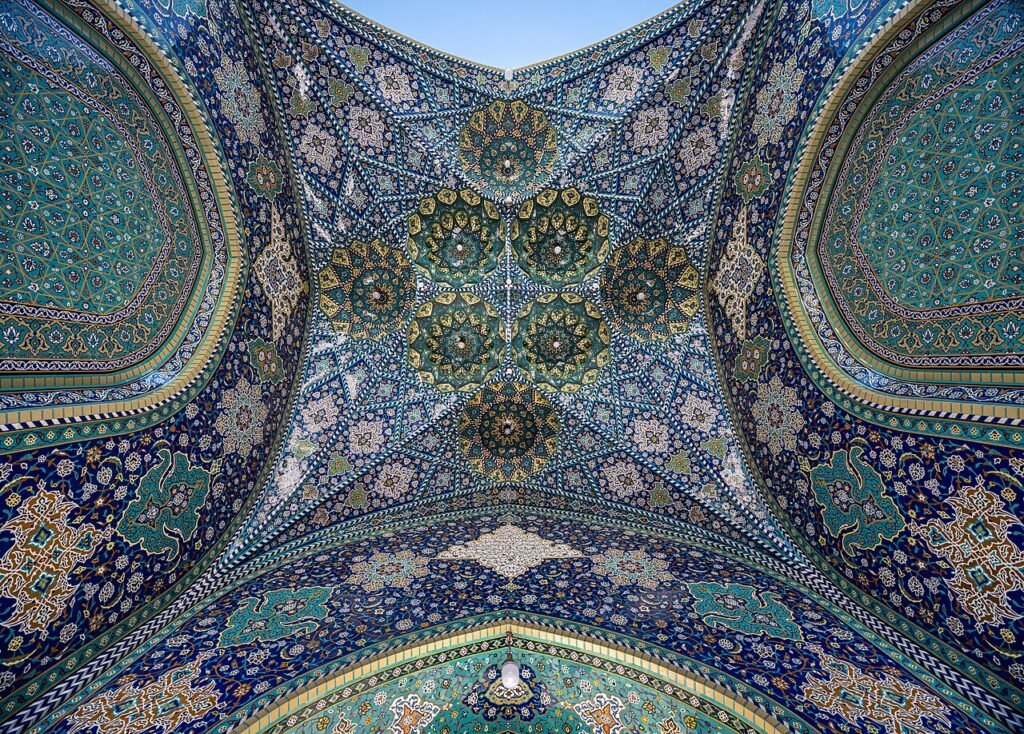 Bottom view of the iwan at one of the entrances at Fatima Masumeh Shrine, Qom, Iran. this picture merged from 25 pictures. 5 frames and each frame contain 5 pictures with 5 levels of exposure. HDR + …