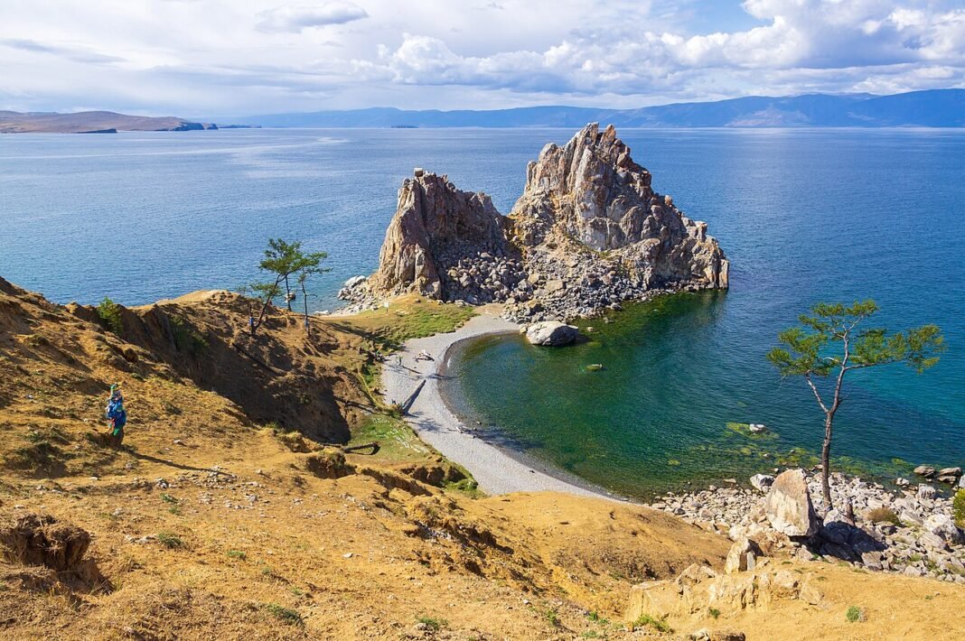 Ukraine Launches Large-Scale Drone Attack on Russia, Six Dead Cape Burhan with Shaman Rock, Shamanka Rock. The rock formation is made of white marble, dolomite, limestone, with inclusions of garnet, quartz and graphite. It is of great importance in the history …