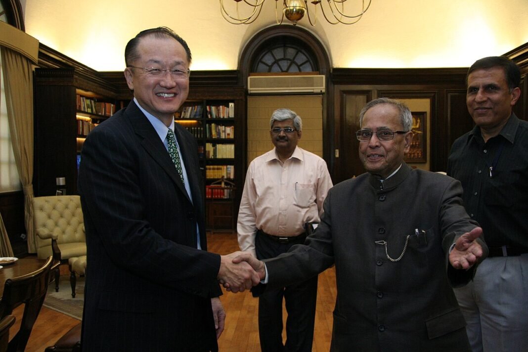 Jammu and Kashmir: Ashok Bhan Recalls Pranab Mukherjee’s Statesmanship on Death Anniversary Finance Minister of India Pranab Mukherjee with President of the World Bank Group Jim Yong Kim at Ministry of Finance HQ at New Delhi, India on April 3, 2012.