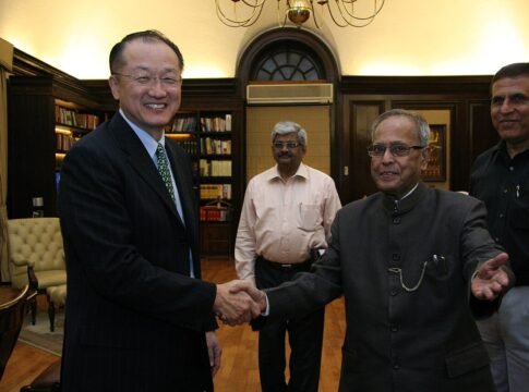 Finance Minister of India Pranab Mukherjee with President of the World Bank Group Jim Yong Kim at Ministry of Finance HQ at New Delhi, India on April 3, 2012. Finance Minister of India Pranab Mukherjee with President of the World Bank Group Jim Yong Kim at Ministry of Finance HQ at New Delhi, India on April 3, 2012.