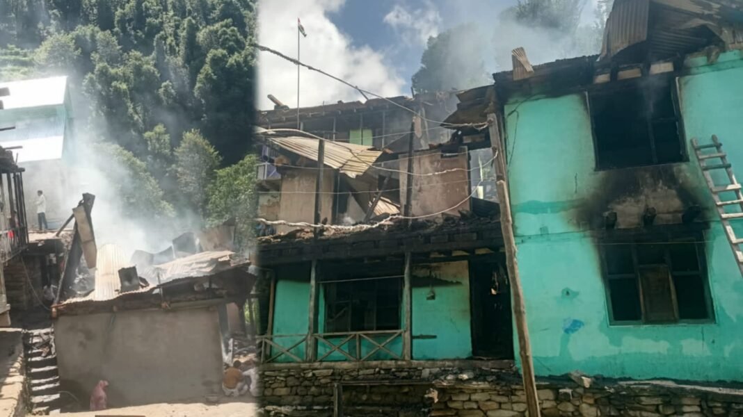 Jammu and Kashmir: Fire Guts Two-Storey House in Doda’s Gundna, Family Loses Belongings Jammu and Kashmir: Fire Guts Two-Storey House in Doda’s Gundna, Family Loses Belongings