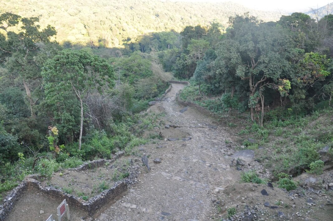 Karnataka Landslide Claims Three Lives Amidst Heavy Rains in Tirthahalli Kavale Durga Fort, Thirthahalli, Shimoga