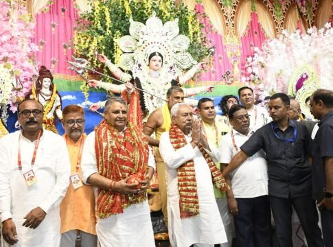 Nitish Kumar with Sanjeev Chaurasiya and Vijay Kumar Sinha at Khajpura Pandal for Durga Puja Nitish Kumar with Sanjeev Chaurasiya and Vijay Kumar Sinha at Khajpura Pandal for Durga Puja