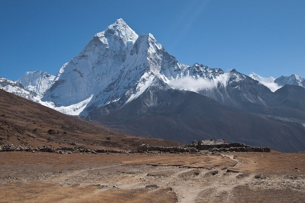 Northwest view of Ama Dablam Mount ("Mother's Necklace", आमा दब्लम). Pheriche, Nepal.