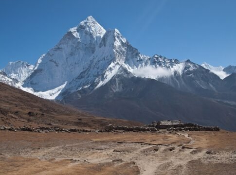 Northwest view of Ama Dablam Mount ( Northwest view of Ama Dablam Mount (