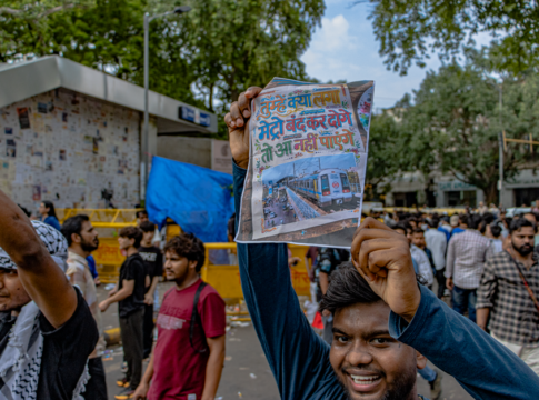 Protesters congregate at Jantar Mantar, New Delhi, holding up signs for peaceful demonstration.