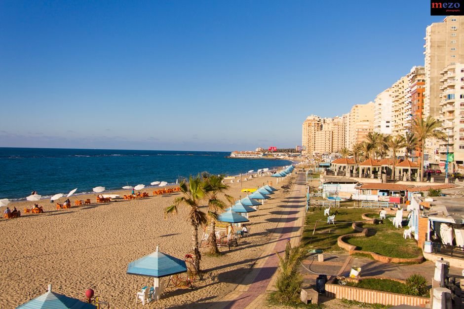 Alexandria Strengthens Urban Resilience and Disaster Preparedness Through UN Initiatives Scenic view of the Alexandria coastline with beach huts and Mediterranean Sea.