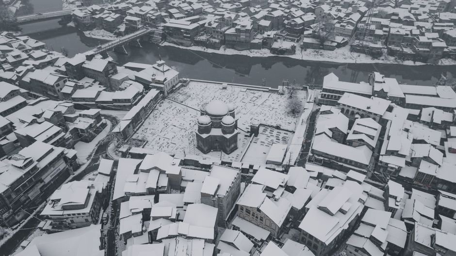 Srinagar to Get ₹31 Crore Modern Abattoir: Revived Project to Ensure Meat Quality Stunning aerial view of snow-covered Srinagar, showcasing its winter charm and urban landscape.
