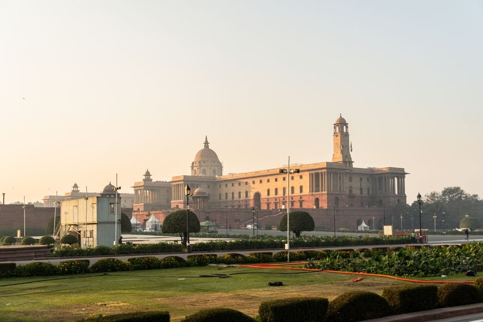 India’s Online Content Takedowns Surge: 1 Order Every 68 Seconds Stunning view of Rashtrapati Bhavan with a clear sky in New Delhi, India, during sunrise.