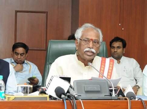 The Minister of State for Labour and Employment (Independent Charge), Shri Bandaru Dattatreya addressing at the launch of the Common Registration Facility under 5 Labour Acts on e-biz Portal, integra…