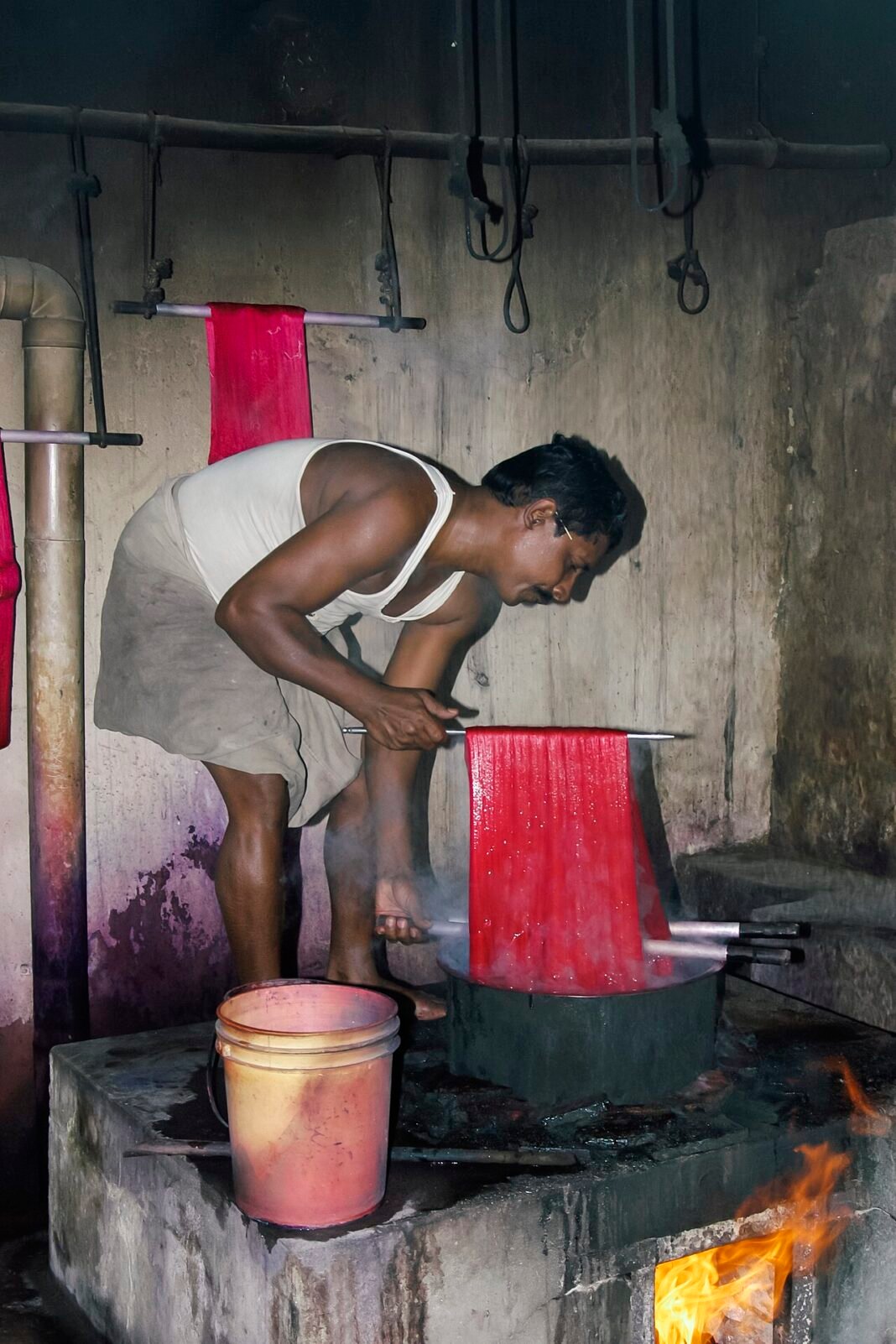 Tamil Nadu Minister Accuses DMK of Inheriting ‘Obscene’ Political Culture A man dyeing silk red in boiling water in Kumbakonam, Tamil Nadu