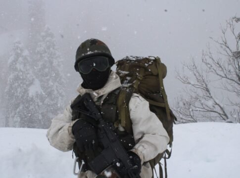 An Indian Army soldier in snow camouflage