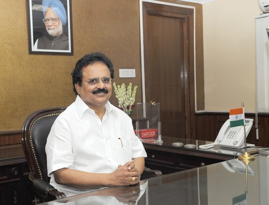 Tamil Nadu: Former Union Minister E.M. Sudarsana Natchiappan Passes Away at 78 Dr. E M S Natchiappan, takes over the charge of Minister of State for Commerce & Industry, in New Delhi on June 18, 2013.