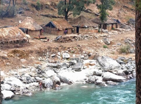 Explore the rustic lifestyle along an Indian riverbank with traditional huts and a serene environment. Explore the rustic lifestyle along an Indian riverbank with traditional huts and a serene environment.