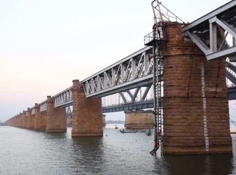 Majestic view of the Havelock Bridge crossing the Godavari River in Rajamahendravaram, India.