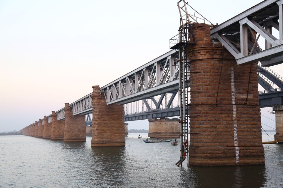Andhra Pradesh: Godavari River Nears Flood Warning, Displacing 17 Tribal Habitations in Polavaram Majestic view of the Havelock Bridge crossing the Godavari River in Rajamahendravaram, India.