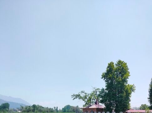 Picture of Baba demb (Brari Nambal) along with Mangleshwar Hindu temple Picture of Baba demb (Brari Nambal) along with Mangleshwar Hindu temple