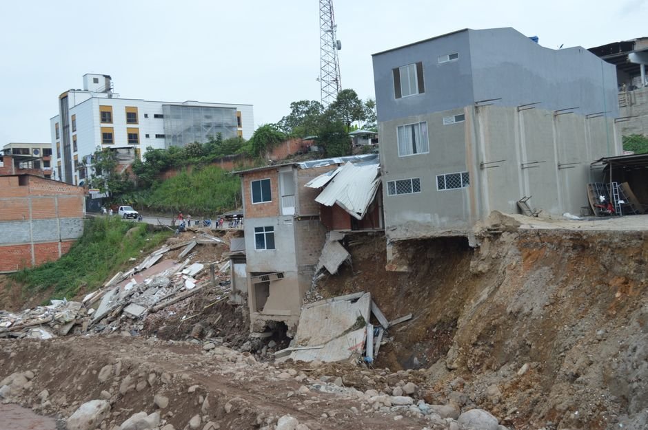 Severely damaged urban buildings after a landslide in Mocoa, Colombia, showcasing destruction.