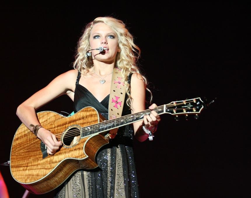 Taylor Swift’s Game Day Style Evolution: A Look Back at Iconic NFL Outfits American country musician Taylor Swift performing live.