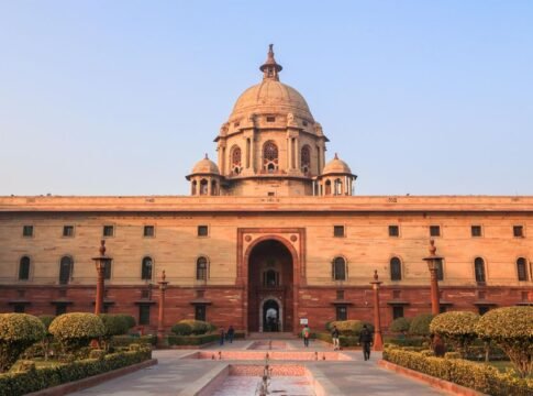 Explore the iconic Rashtrapati Bhavan with its historical architecture in sunny Delhi. Explore the iconic Rashtrapati Bhavan with its historical architecture in sunny Delhi.
